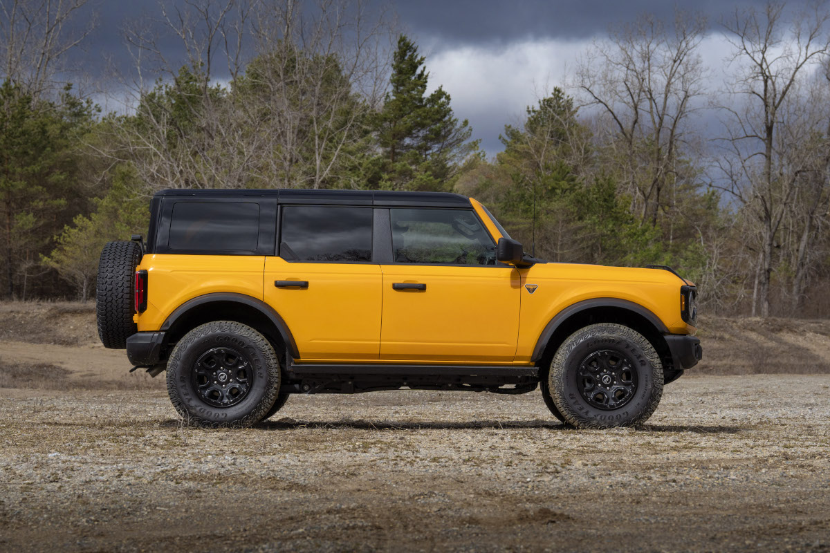 Orange Fury Metallic Tri-coat on Bronco Badlands with Wildtrak Package