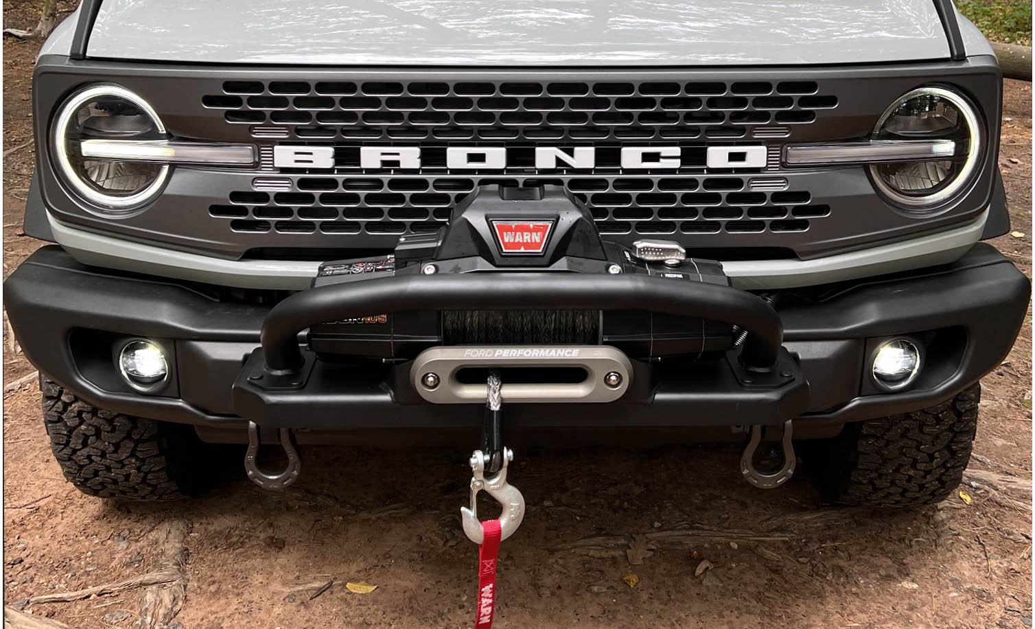 winch on front of Ford Bronco