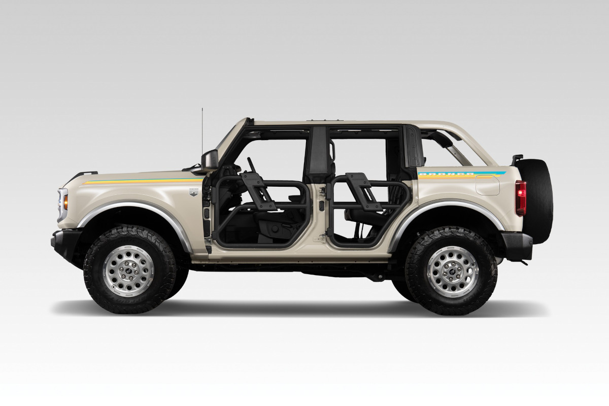 Bronco Coastal Package with Doors Off